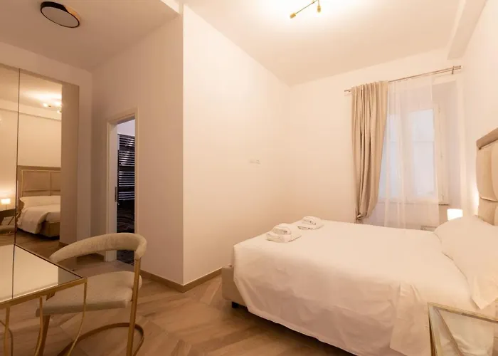 The Rent - Elegant Five-bedrooms Near Colosseo * Rzym