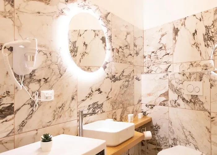 The Rent - Elegant Five-bedrooms Near Colosseo Apartament